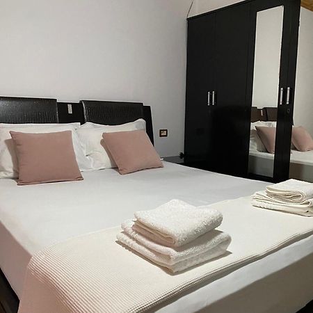 Bertis Guest House Gjirokastër Esterno foto