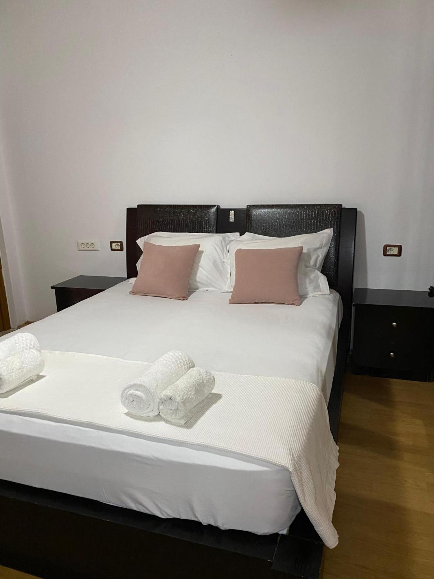 Bertis Guest House Gjirokastër Esterno foto