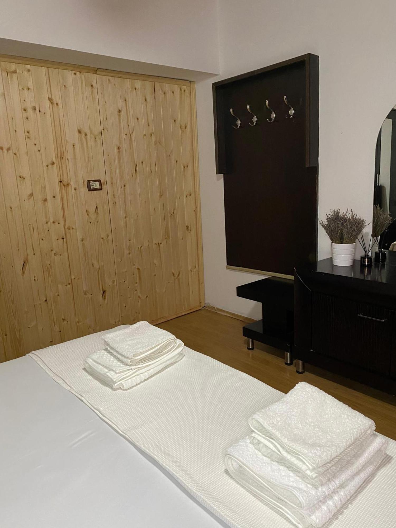 Bertis Guest House Gjirokastër Esterno foto