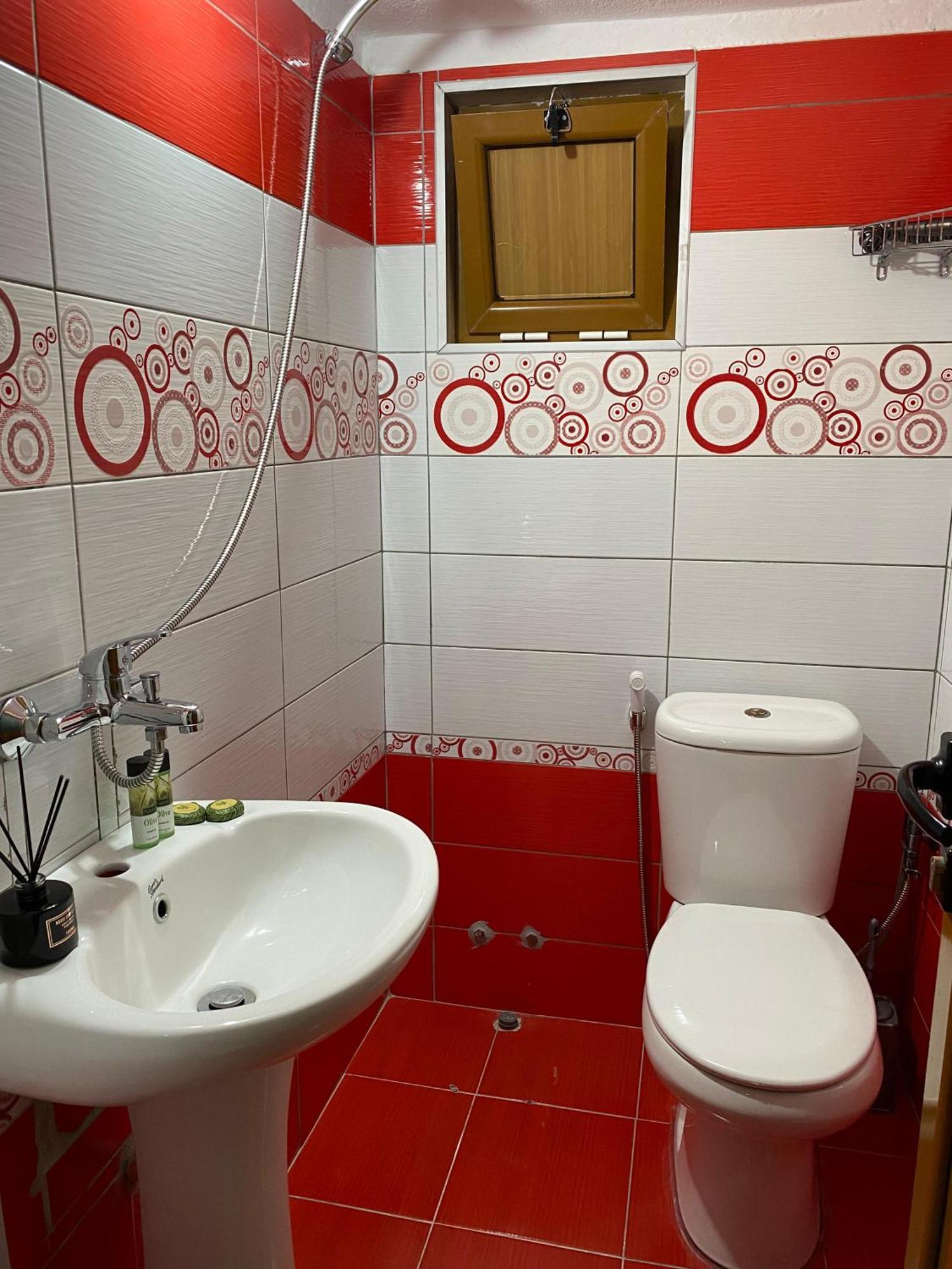 Bertis Guest House Gjirokastër Esterno foto