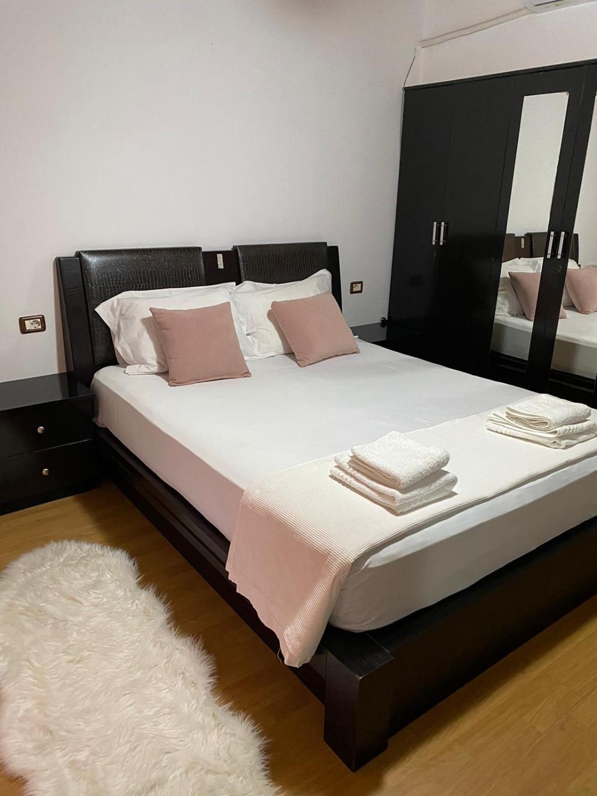Bertis Guest House Gjirokastër Esterno foto